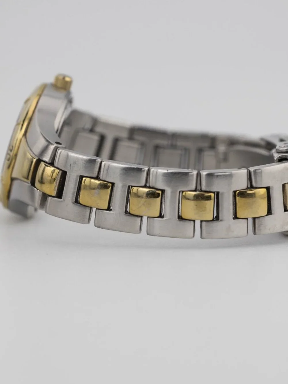 Fossil details functional strong